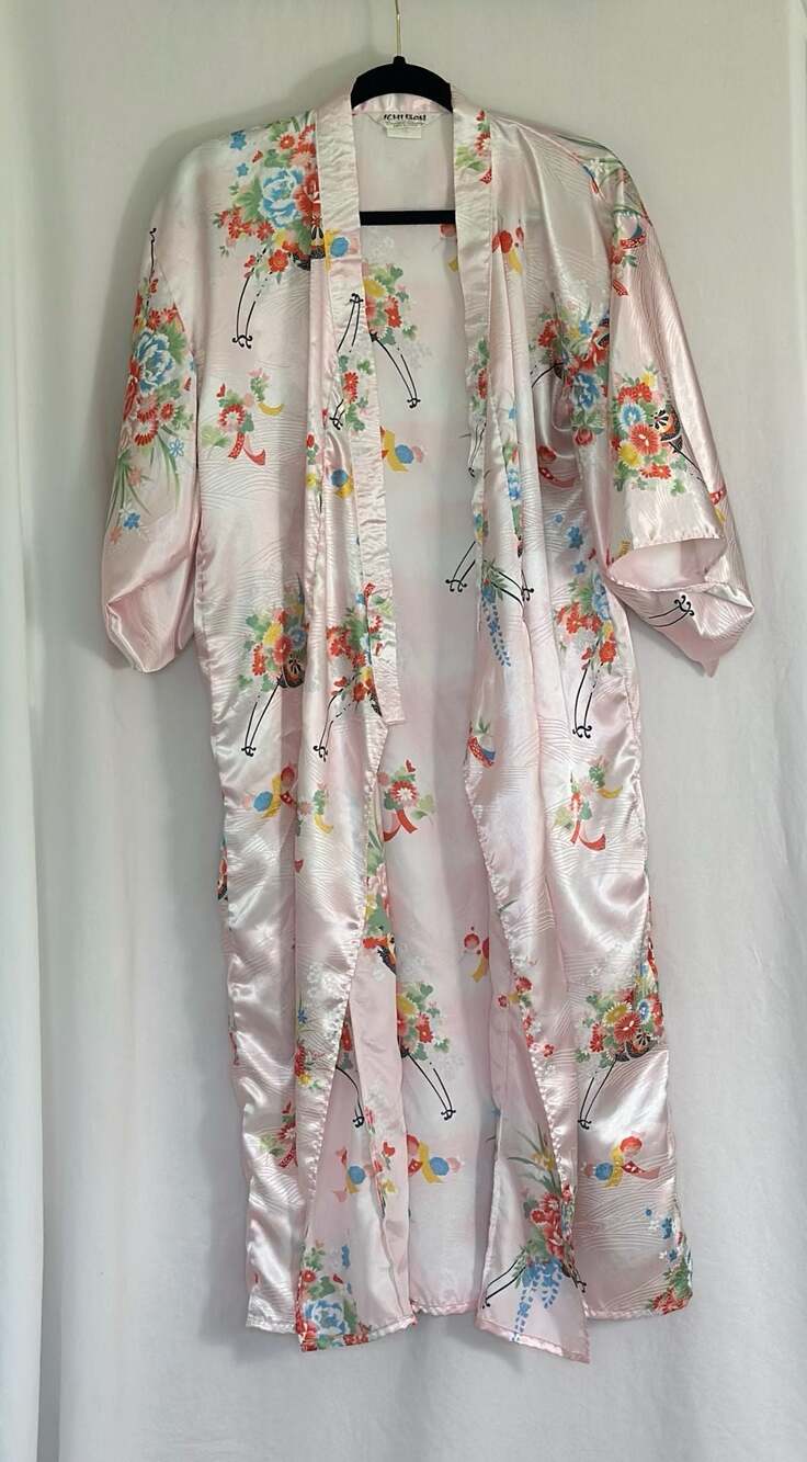 Ichiban Vintage Pink Floral Print Satin Kimono. Made in Japan - Like New, Size L
